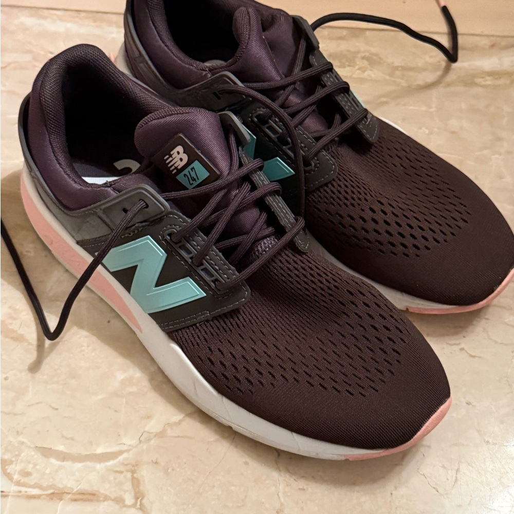 New Balance Women's Black blue and Pink athletic lifestyle Shoes